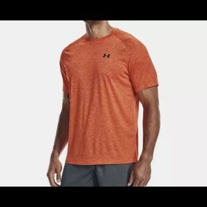 UNDER ARMOUR Man’s Short Sleeve Athletic T-Shirt Orange  L Size NWT.